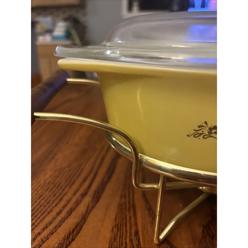 PYREX 043 1.5 Qt Golden Garland casserole w/ teak-handled warmer & lid EUC